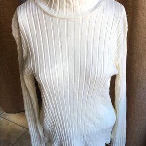 Tommy Hilfiger Long Sleeve Sweater In an Ivory Color Size XL